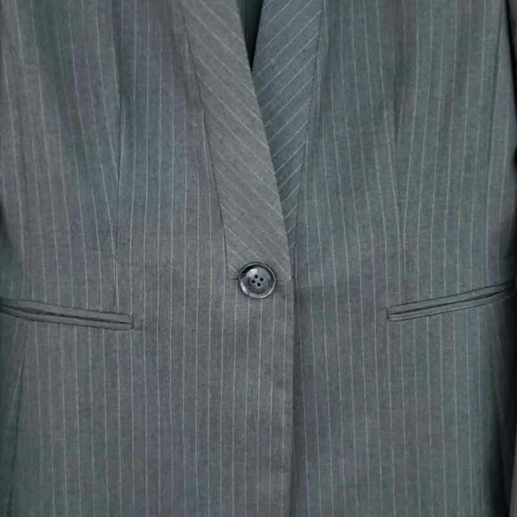 NEW Alex Marie Pinstripe Modern Blazer Gray Size 8 Wrinkle Free Worry Free - Picture 4 of 8